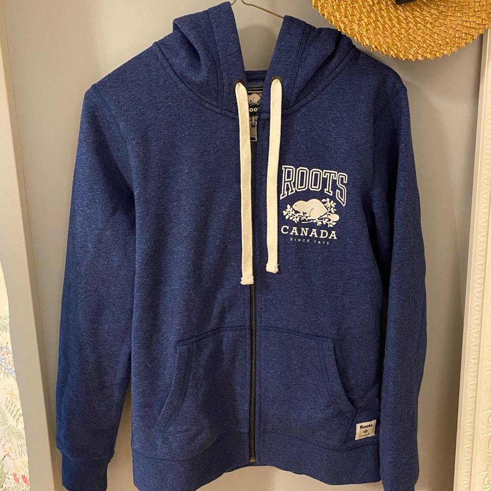 Blue roots sweater